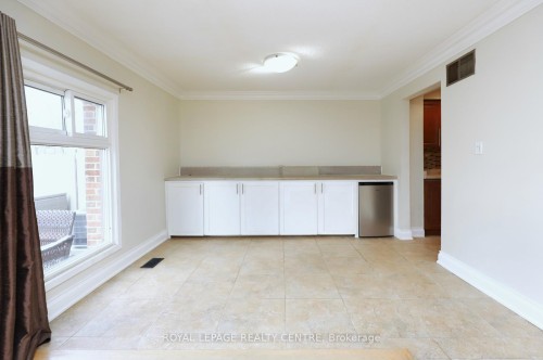 16-1021 Cedarglen Gate, Mississauga, ON - Indoor Photo Showing Other Room