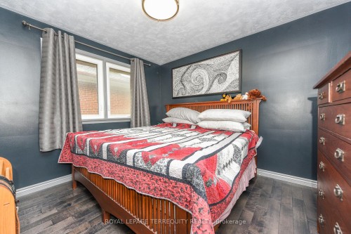 20 Hallow Crescent, Toronto, ON - Indoor Photo Showing Bedroom