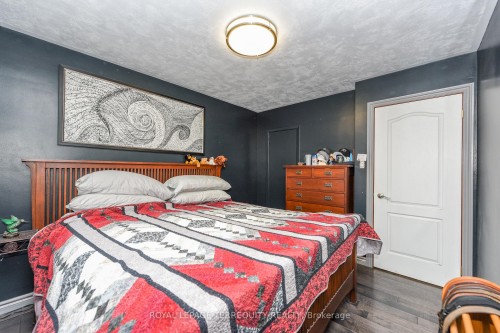 20 Hallow Crescent, Toronto, ON - Indoor Photo Showing Bedroom