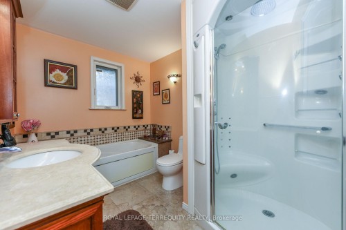 20 Hallow Crescent, Toronto, ON - Indoor Photo Showing Bathroom