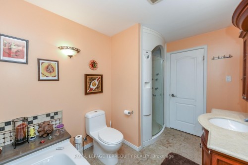 20 Hallow Crescent, Toronto, ON - Indoor Photo Showing Bathroom