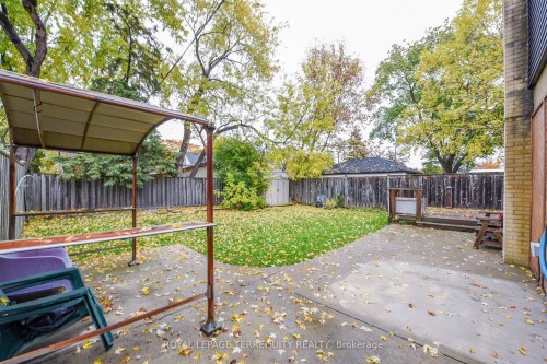 20 Hallow Crescent, Toronto, ON - Outdoor