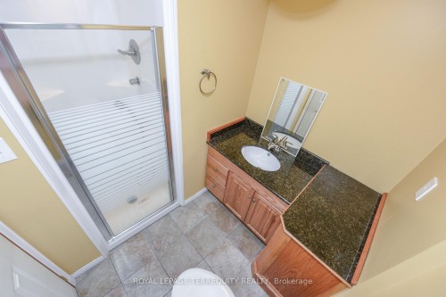 20 Hallow Crescent, Toronto, ON - Indoor Photo Showing Bathroom