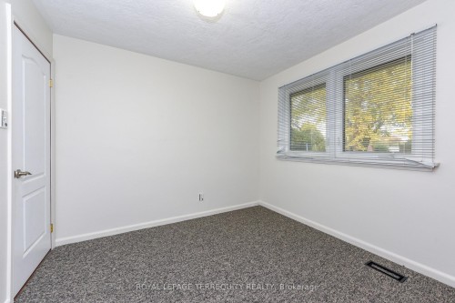 20 Hallow Crescent, Toronto, ON - Indoor Photo Showing Other Room