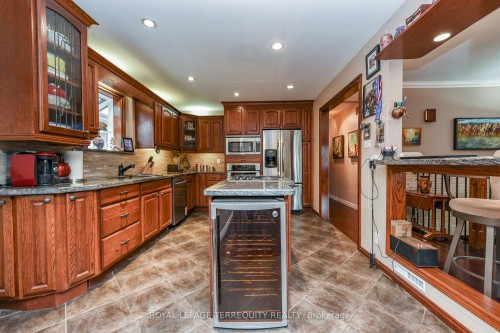 20 Hallow Crescent, Toronto, ON - Indoor Photo Showing Kitchen