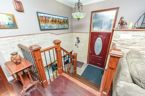 20 Hallow Crescent, Toronto, ON - Indoor Photo Showing Other Room