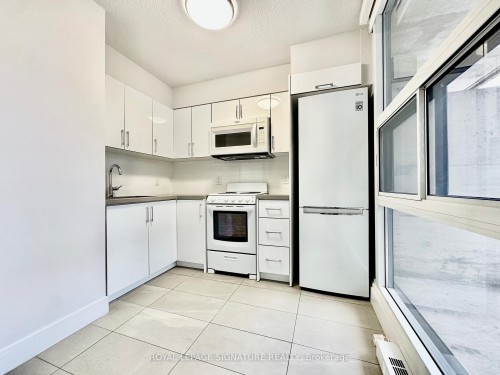 701-33 Isabella Street, Toronto, ON - Indoor Photo Showing Kitchen