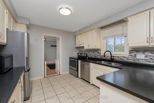 994034 Mono/Adjala Townline Road, Mono, ON - Indoor Photo Showing Kitchen With Double Sink