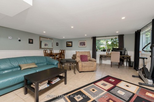 994034 Mono/Adjala Townline Road, Mono, ON - Indoor Photo Showing Living Room