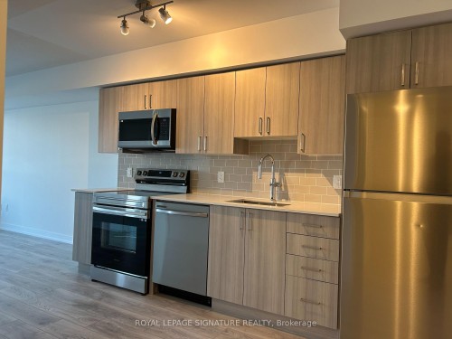 301-1455 Celebration Drive, Pickering, ON - Indoor Photo Showing Kitchen With Stainless Steel Kitchen