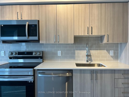 301-1455 Celebration Drive, Pickering, ON - Indoor Photo Showing Kitchen With Upgraded Kitchen