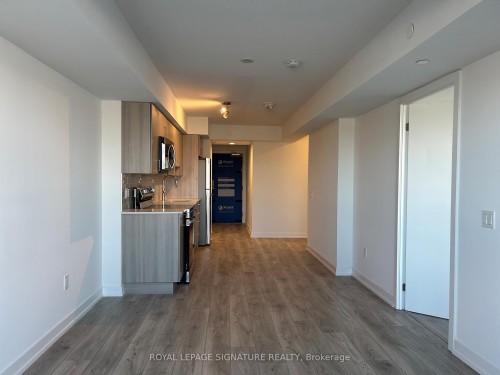301-1455 Celebration Drive, Pickering, ON - Indoor Photo Showing Kitchen