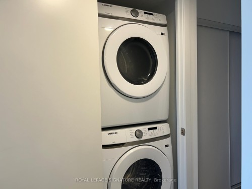 301-1455 Celebration Drive, Pickering, ON - Indoor Photo Showing Laundry Room