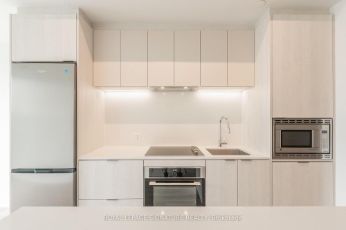 719-3009 Novar Road, Mississauga, ON - Indoor Photo Showing Kitchen