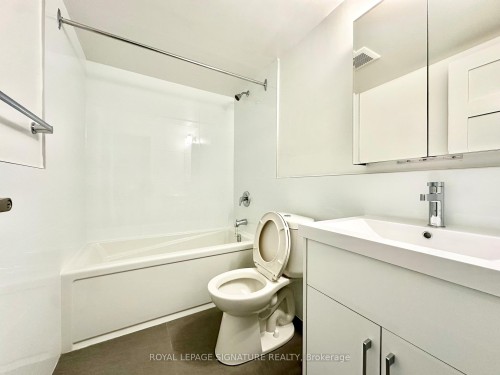 2110-33 Isabella Street, Toronto, ON - Indoor Photo Showing Bathroom