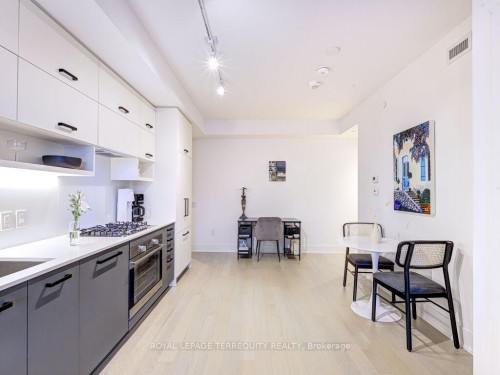 201-1888 Queen Street E, Toronto, ON - Indoor Photo Showing Kitchen With Upgraded Kitchen