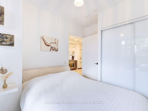 201-1888 Queen Street E, Toronto, ON - Indoor Photo Showing Bedroom