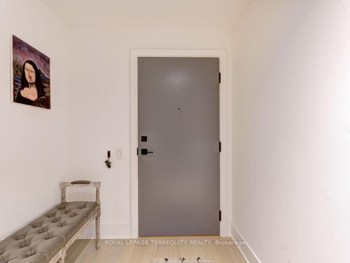 201-1888 Queen Street E, Toronto, ON - Indoor Photo Showing Other Room