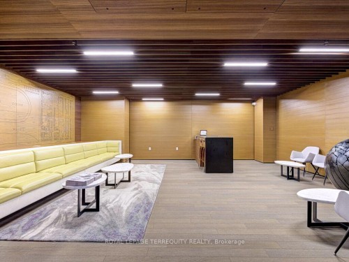 201-1888 Queen Street E, Toronto, ON - Indoor