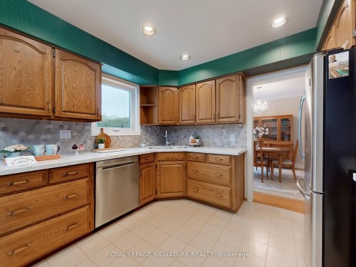 34 Charade Court, Toronto, ON - Indoor Photo Showing Kitchen