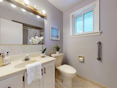 34 Charade Court, Toronto, ON - Indoor Photo Showing Bathroom