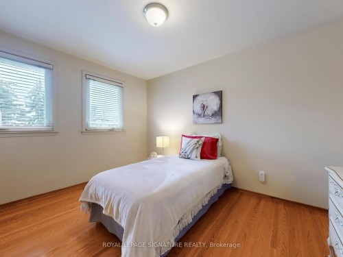 34 Charade Court, Toronto, ON - Indoor Photo Showing Bedroom
