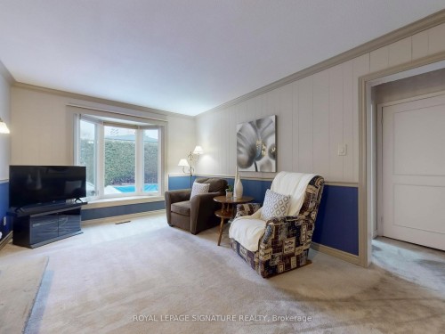 34 Charade Court, Toronto, ON - Indoor Photo Showing Living Room