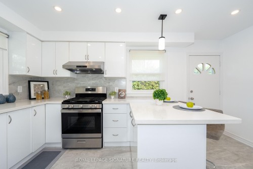145 Sloane Avenue, Toronto, ON - Indoor Photo Showing Kitchen With Upgraded Kitchen
