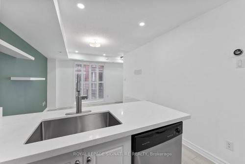 1207-22 Laidlaw Street, Toronto, ON - Indoor Photo Showing Kitchen