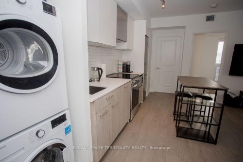 4603-251 Jarvis Street, Toronto, ON - Indoor Photo Showing Laundry Room