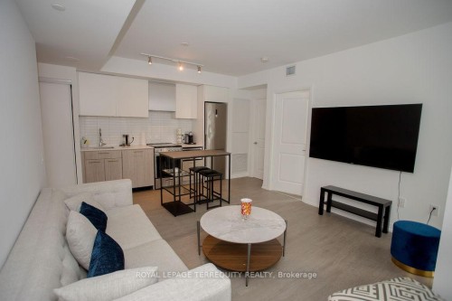 4603-251 Jarvis Street, Toronto, ON - Indoor Photo Showing Living Room