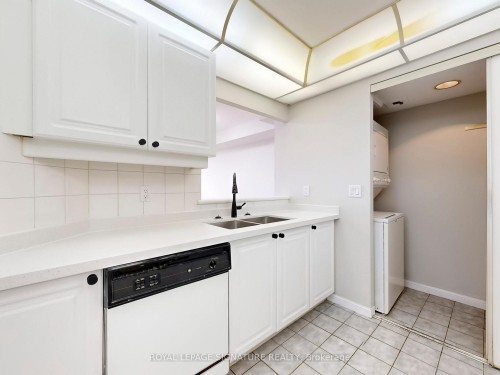 620-88 Corporate Drive, Toronto, ON - Indoor Photo Showing Laundry Room