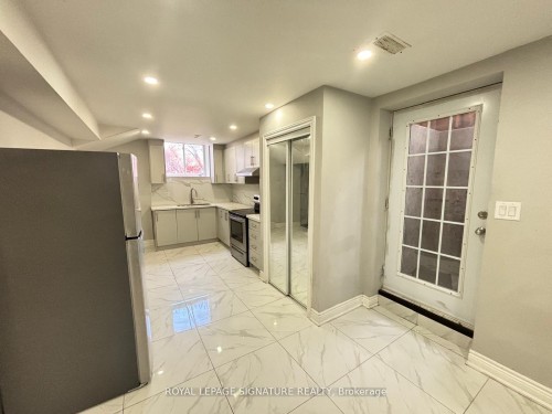 Lower-59 Jayfield Road, Brampton, ON - Indoor Photo Showing Kitchen