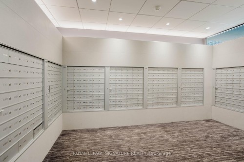 2109-33 Isabella Street, Toronto, ON - Indoor Photo Showing Other Room