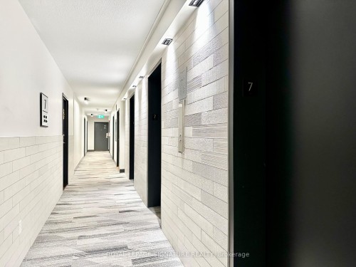 2109-33 Isabella Street, Toronto, ON - Indoor Photo Showing Other Room