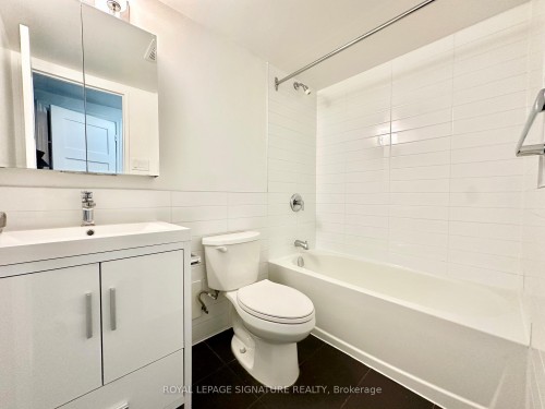 1213-33 Isabella Street, Toronto, ON - Indoor Photo Showing Bathroom