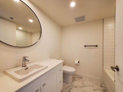 Salle de bains - 403-1 Av. Viger O., Montréal (Ville-Marie), QC - Indoor Photo Showing Bathroom