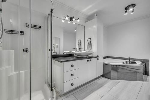 Bathroom - 1337 Rue Charles-Rodrigue, Lévis (Desjardins), QC - Indoor Photo Showing Bathroom