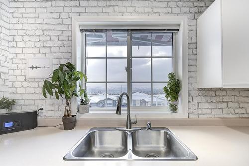 1111-2440 Old Okanagan Highway, West Kelowna, BC - Indoor Photo Showing Kitchen With Double Sink