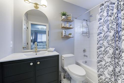 1111-2440 Old Okanagan Highway, West Kelowna, BC - Indoor Photo Showing Bathroom