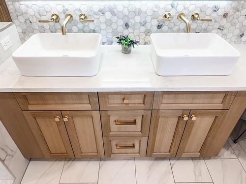 2105 Foothill Drive, Thunder Bay, ON - Indoor Photo Showing Bathroom