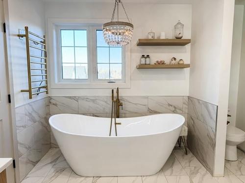 2105 Foothill Drive, Thunder Bay, ON - Indoor Photo Showing Bathroom