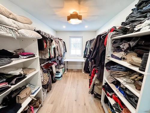 2105 Foothill Drive, Thunder Bay, ON - Indoor With Storage