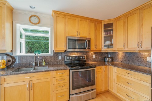 1765 Admiral Tryon Blvd, French Creek, BC 