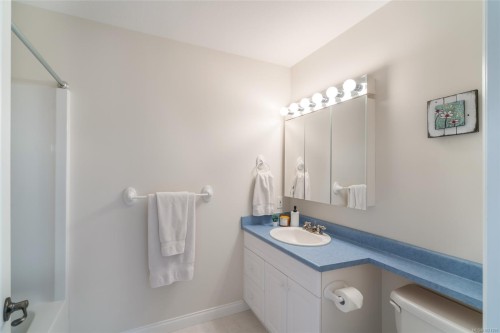 1765 Admiral Tryon Blvd, French Creek, BC 