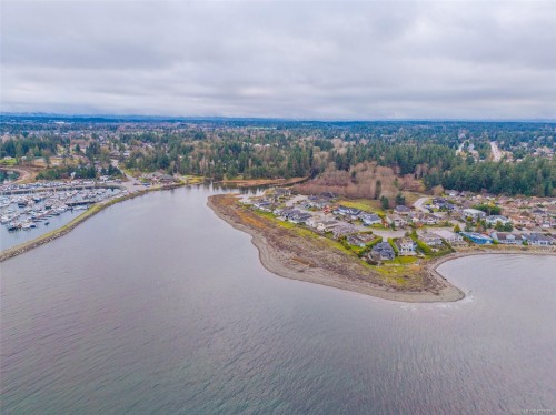 1765 Admiral Tryon Blvd, French Creek, BC 