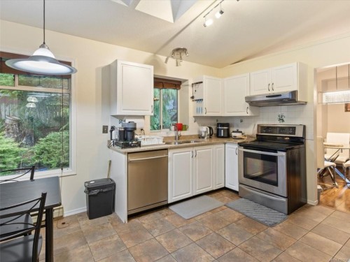 3260 Departure Bay Rd, Nanaimo, BC 