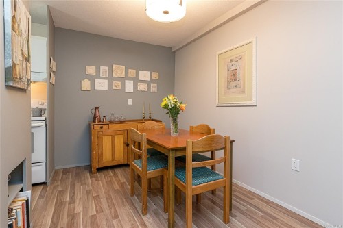 108-2040 White Birch Rd, Sidney, BC - Indoor Photo Showing Dining Room