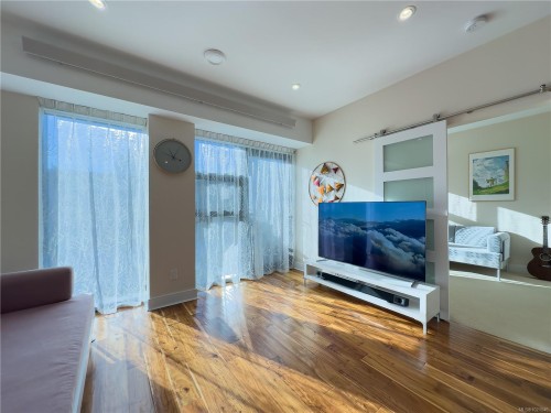 N312-1105 Pandora Ave, Victoria, BC - Indoor