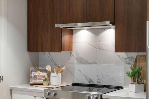 1104-777 Belleville St, Victoria, BC - Indoor Photo Showing Kitchen